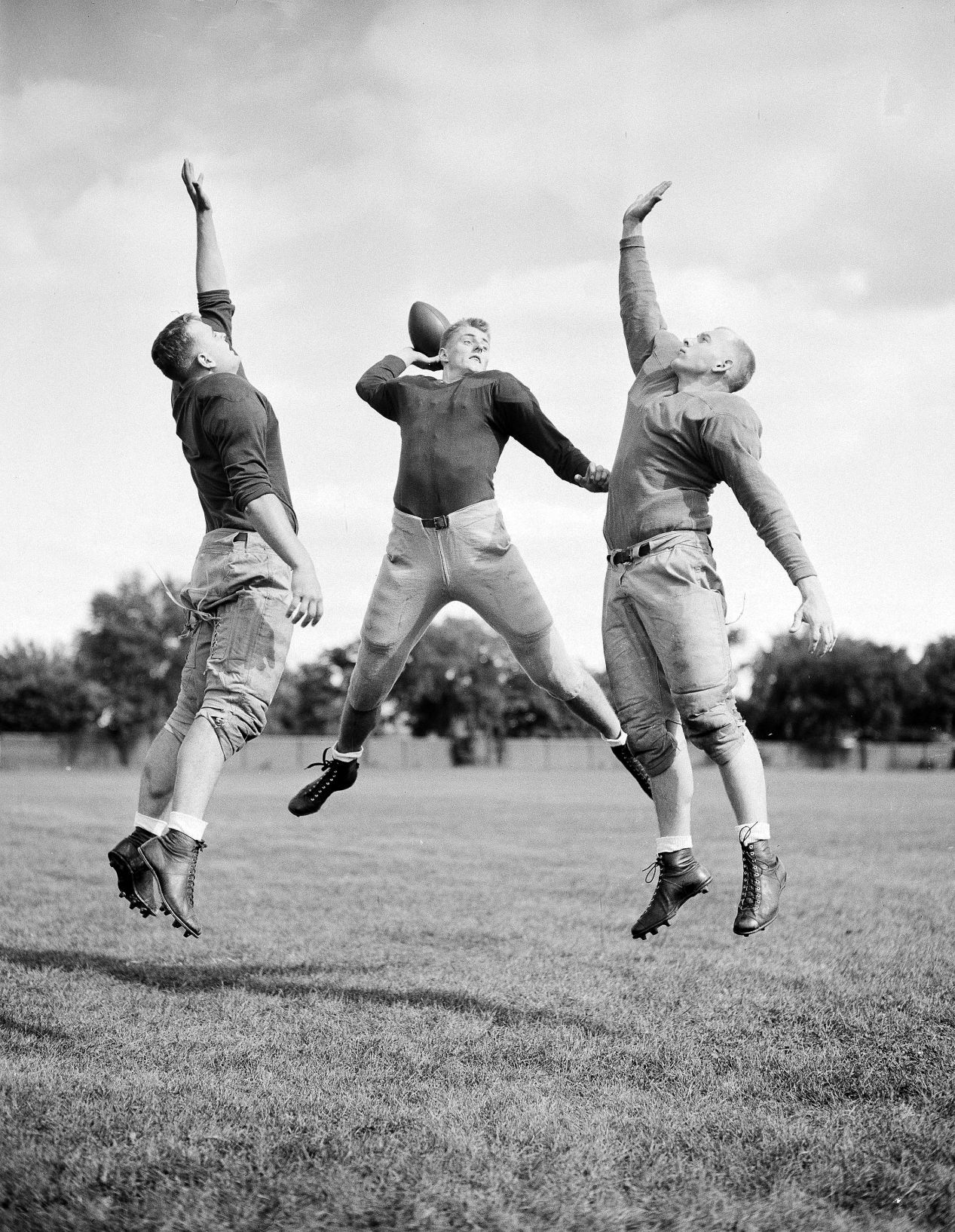 1943: Crazy Legs Hirsch
